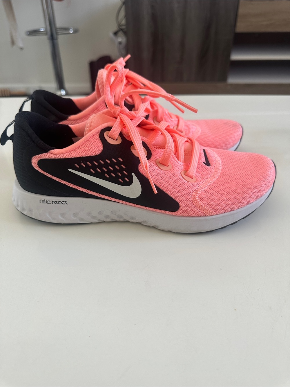 WMNS NIKE LEGEND REACT hot‎ punch/white-black sz 7.5